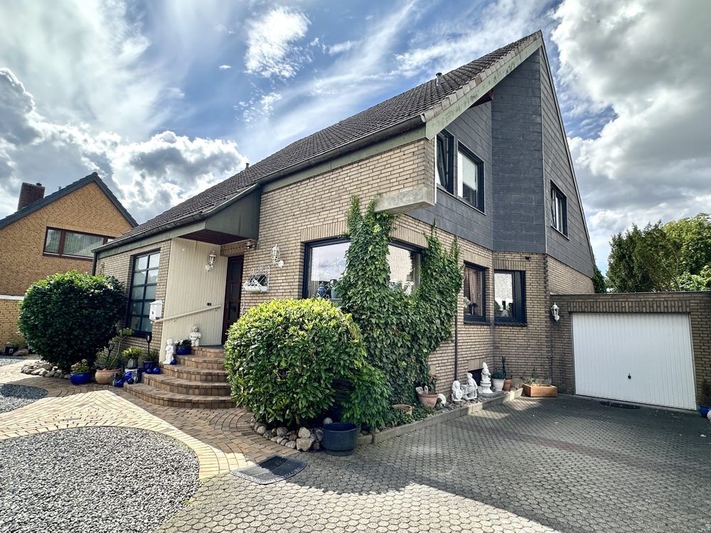 Zweifamilienhaus in idyllischer Feldrandlage