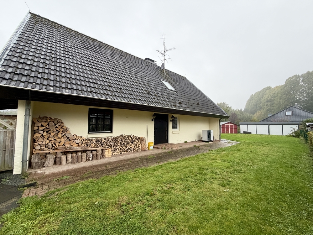 Modernisiert, viel Wohnfläche und großes Grundstück